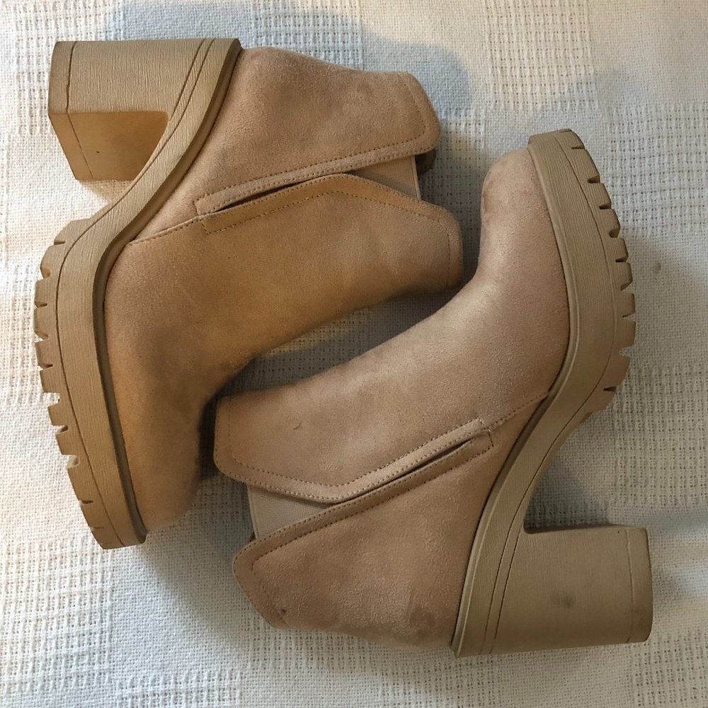 EUC - ZBY WOMEN'S Sz 7 CLASSIC BOOT CHUNKY HEEL ANKLE BOOTIES TAN Y2K B75
